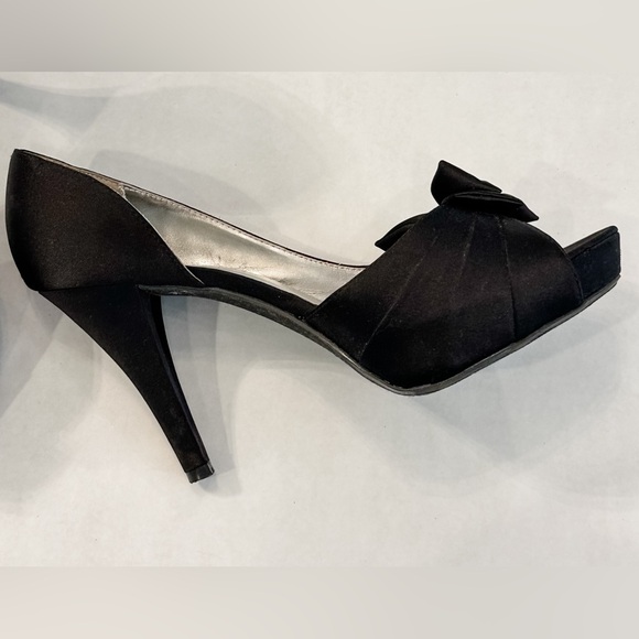 Black Satin with Peep Toe Michelangelo Heels Size 9 - Picture 5 of 6